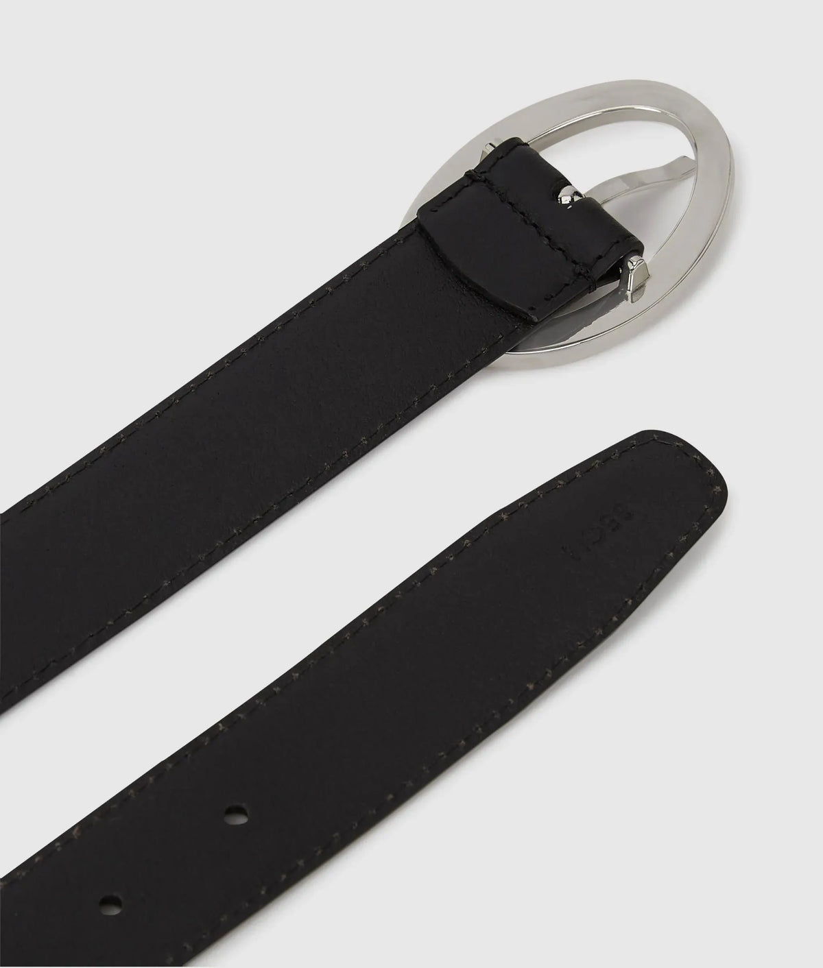 Oval buckle belt