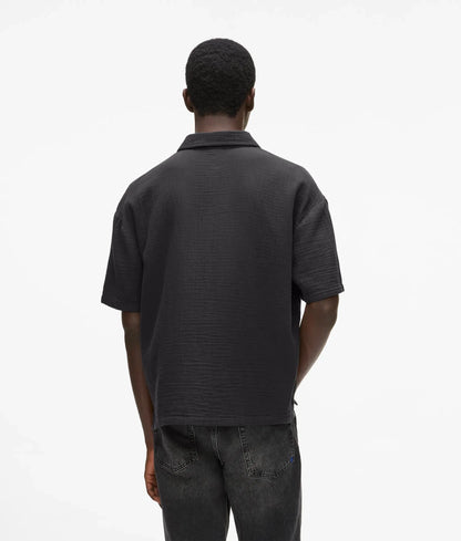 Short-sleeved crinkled shirt