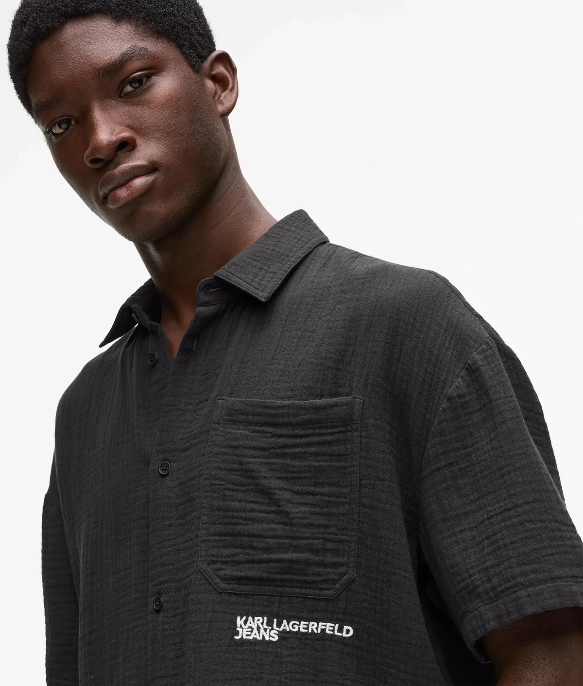 Short-sleeved crinkled shirt