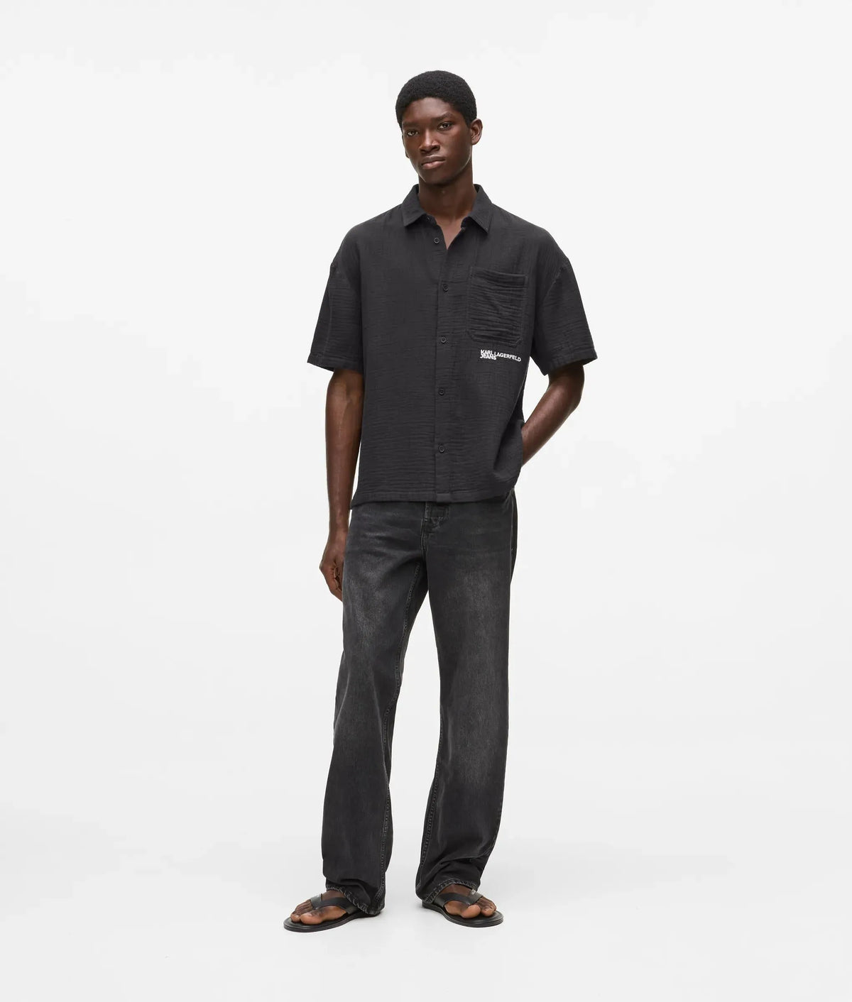 Short-sleeved crinkled shirt
