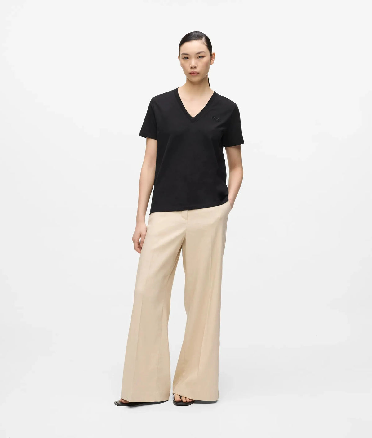 Signature V-neck T-shirt