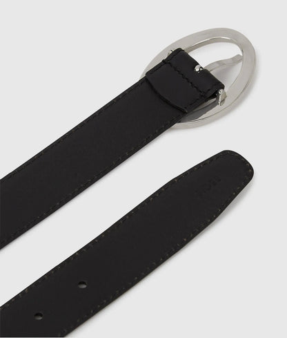 Oval buckle belt