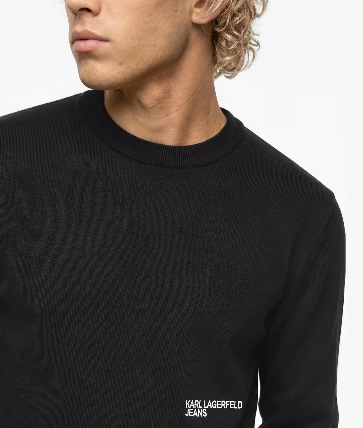 Long-sleeved seamed T-shirt