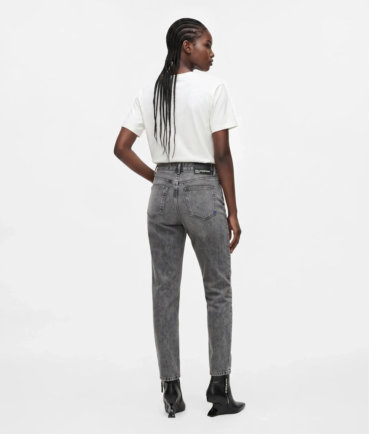 Cut-out mom jeans
