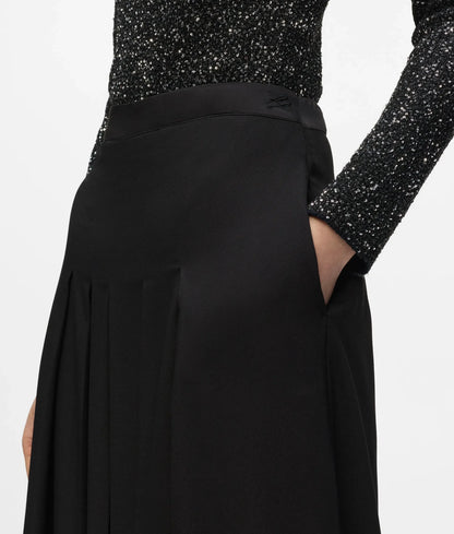 Pleated wide-leg pants