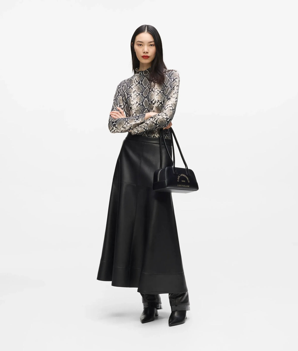 Mock neck long-sleeved top