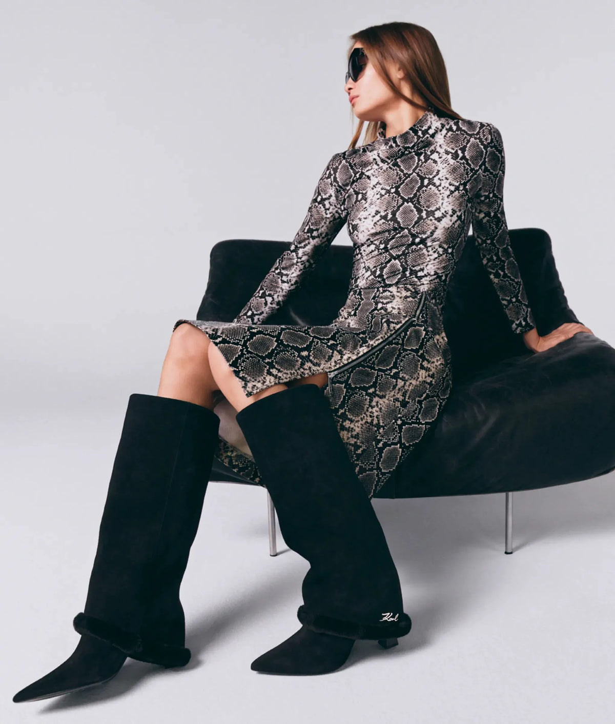 Mock neck long-sleeved top